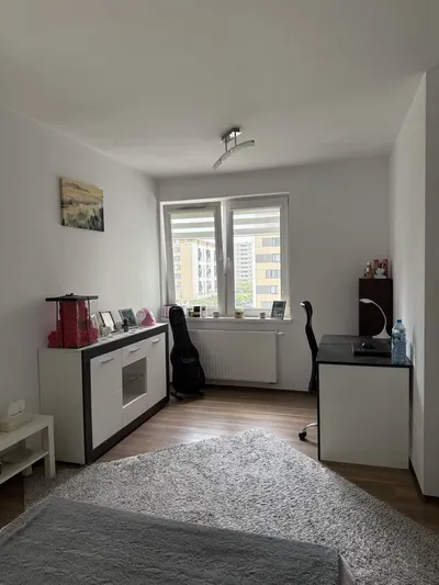Duży pokój z balkonem do wynajęcia - miniatura 3