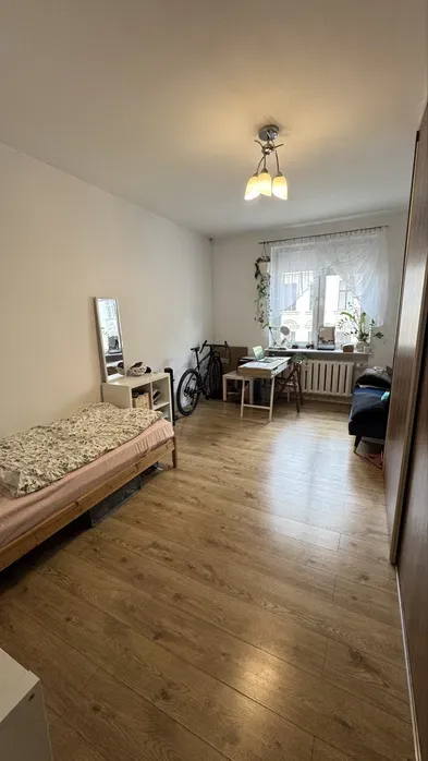 Pokój w mieszkaniu 2 pokojowym - miniatura 2