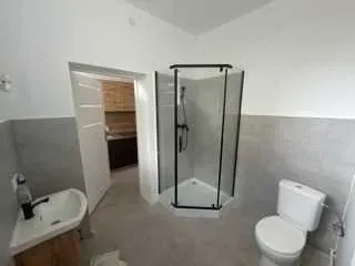 40m2 2 pokoje wyremontowane , odnowione Toruń Bydgoskie Przedmieście dostępne od zaraz - miniatura 2