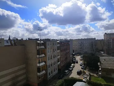 Centrum sloneczna tania kawalerka parking piwnica blisko uczelni - miniatura 3