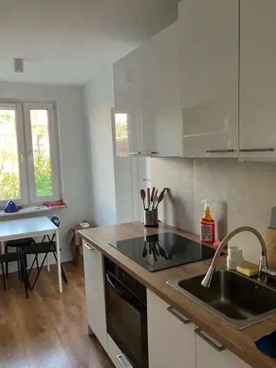 Pokój, 21m2 z dużym balkonem w mieszkaniu 3 osobowym - miniatura 4