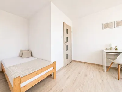 Pokój nr 4 z balkonem przy ul. Piastów 42C - miniatura 4