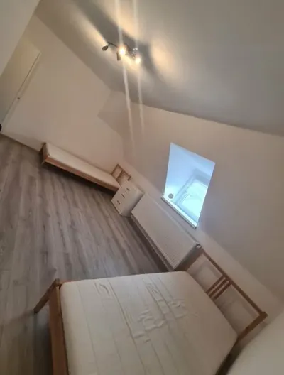 CENA Z MEDIAMI ZA OSOBĘ Duży pokój dwuosobowy blisko ŚUM 2 min piesz - miniatura 2