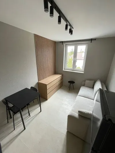 Do wynajęcie mieszkanie 2 pokoje. Opłaty w cenie. UA - miniatura 2