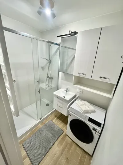 Bardzo Ładny Pokój premium blisko centrum w dużym mieszkaniu - miniatura 3