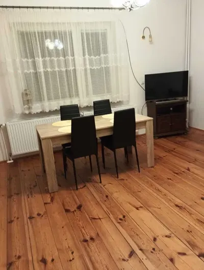 Wynajmę mieszkanie ( dół domu ) 3 pokojowe 65 m2 - osobne wejście - miniatura 2