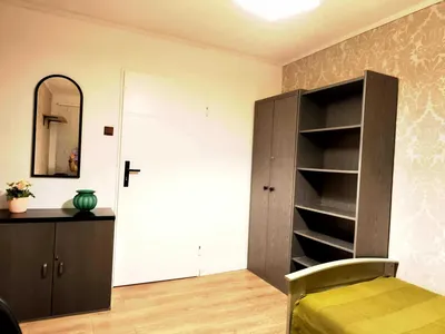 Duży pokój 1-os. CENTRUM tuż przy UM - miniatura 3