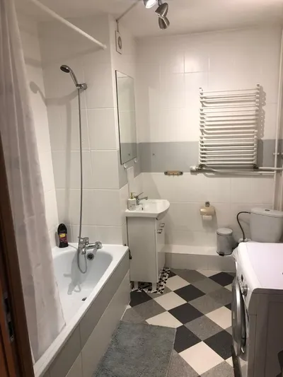 Komfortowy pokój ok 12 m² z WIFI+czynsz+wszystkie media za 1200 zł - brak ukrytych kosztów - miniatura 4