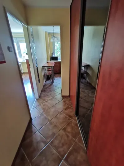 Pokoj z balkonem w mieszkaniu studenckim. - miniatura 4