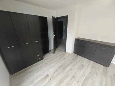 Duży odświeżony pokój z balkonem, nowe meble, dla cichej, niepalącej kobiety, os Dziesiata - miniatura 3