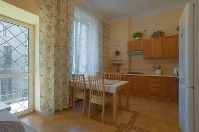 Centrum Krakowa, duży, słoneczny, 16 m2 pokój dla kobiety do wynajęcia - miniatura 3