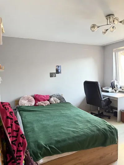 Wynajme pokoj z balkonem w domu z ogrodem - miniatura 3