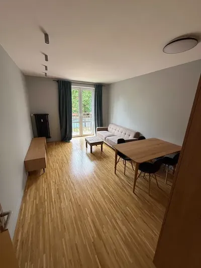 2-pokojowe mieszkanie z balkonem i miejscem postojowym – blisko Parku Sołackiego! - miniatura 5