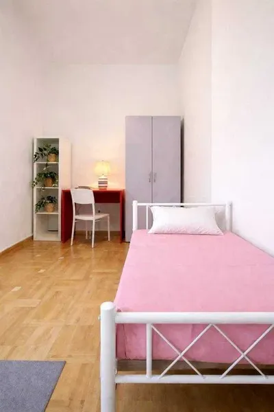750 злотых месяц. VIP общежитие Варшава. Говорим RU UA PL. Hostel
