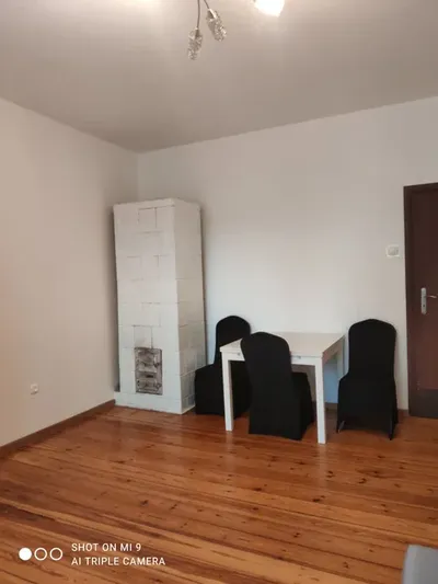 Duży pokój na zamkniętym osiedlu z miejscami parkingowymi : - miniatura 2