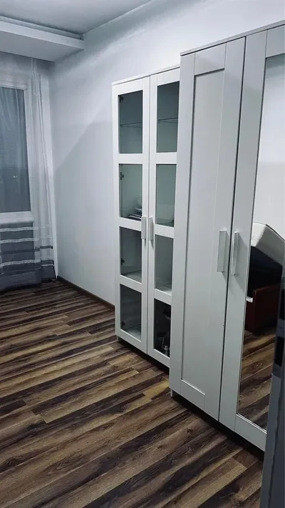 Pokoj w mieszkaniu 3 pokojowym z balkonem i klimatyzacją dostepny od 01-06 - miniatura 3
