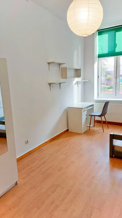 Słoneczny i ciepły Pokój na Jeżycach dostępny od Zaraz - miniatura 3