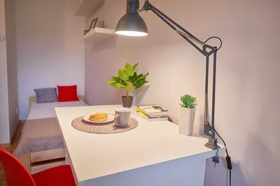 Przytulny pokój z balkonem przy ul. Osmeckiego 15 - miniatura 2