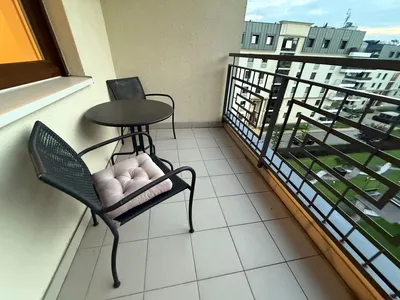 Osiedle Paryskie 39m2.,2pok.duży balkon garaż komórka lok.ochrona teren ogrodzony. - miniatura 3