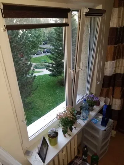 POKÓJ WYNAJMĘ / room for rent, 10m2 w 3 osobowym mieszkaniu, 2x WC, na 1 lub 2 miesiące (lipiec-sierpień) - miniatura 5
