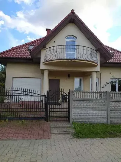 Mam do wynajęcia pokój w domu jednorodzinnym.