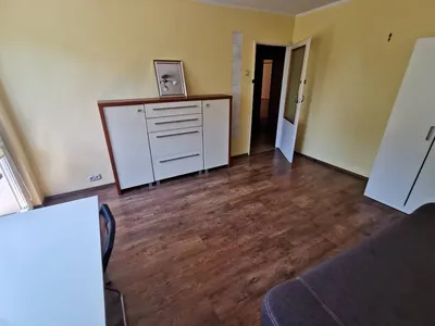 Pokoj z balkonem w mieszkaniu studenckim. - miniatura 2