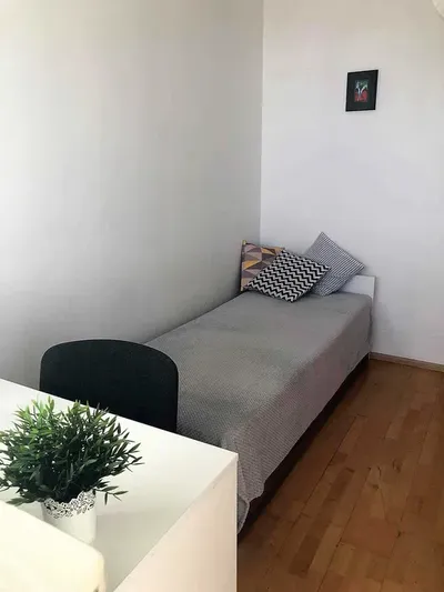 Pokój dla studentki - miniatura 2