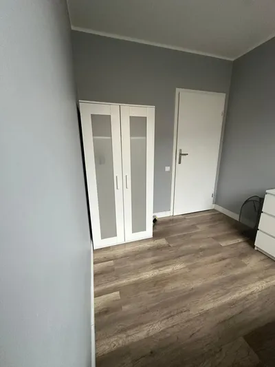 Wynajmę pokój w mieszakniu 2 osobowym 3 pokojowym. Ul. Guderskiego - miniatura 4