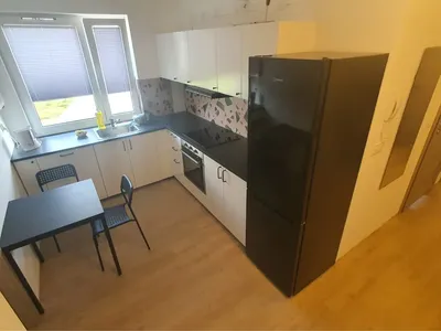 Przytulny duży pokój z balkonem. Całość - miniatura 3