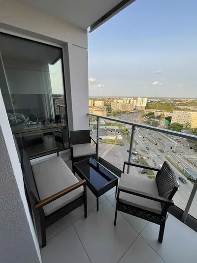 Nowoczesny apartament z widokiem na panoramę Gdańska – 13. piętro, Central Park - miniatura 4