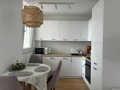 Śliczne, trzypokojowe mieszkanie przy stacji metra Trocka - miniatura 2