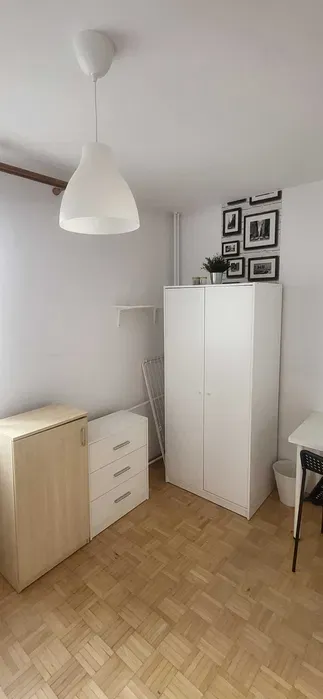 Mam do wynajęcia przestronny pokój - miniatura 3