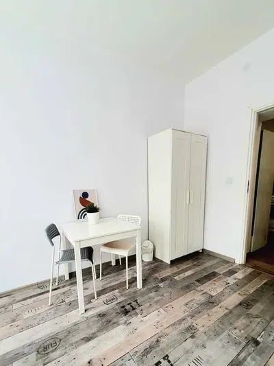 Duży Pokój Jednoosobowy z TV i WiFi Stare Miasto - miniatura 3