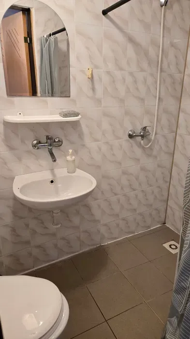 Pokoje dla pracowników – Dziwnów Centrum | Komfortowe warunki | Łazienka w pokoju - miniatura 3