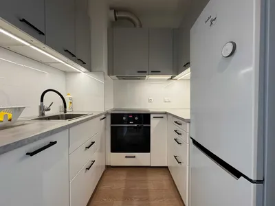Bezpośrednio 32m, metro Szwedzka winda, meble - miniatura 2