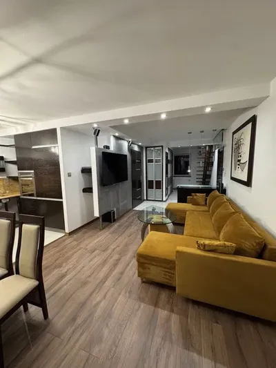 Apartament dwupoziomowy z balkonem i miejscem w hali garażowej