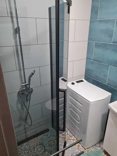 Oferuję do wynajęcia nowoczesne, dwupokojowe mieszkanie o powierzchni 41 m², zlokalizowane przy ul. Lindego 12 - miniatura 5