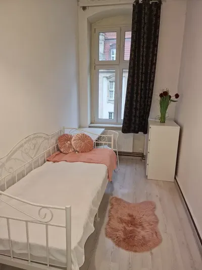 Centrum Mlynska blisko UAM Artystyczny Muzyczna UE UP - miniatura 3