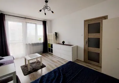 Mieszkanie z balkonem i widną kuchnią, 1 Sierpnia, bezpośrednio.