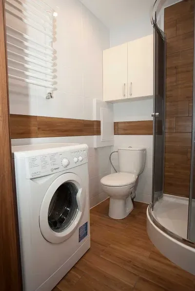 TANIO za KOMFORTOWY pokój w CENTRUM dla młodej osoby z balkonem, WYGODNYM łóżkiem, w DOBRYM STANDARDZIE, spokój i zieleń za oknem - miniatura 2