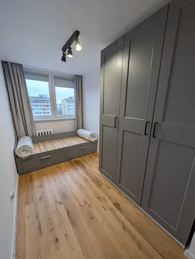 Pokój z balkonem w mieszkaniu studenckim - miniatura 5