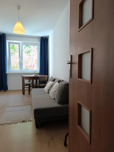 Nowoczesny pokój na os. Sobieskiego - miniatura 4