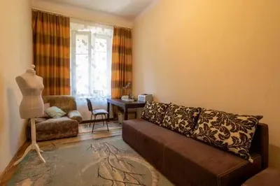 Centrum Krakowa, duży, słoneczny, 16 m2 pokój dla kobiety do wynajęcia