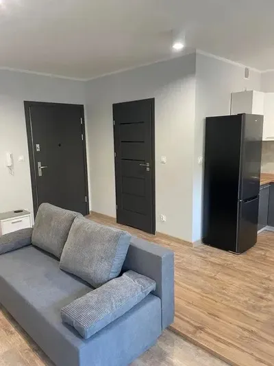 Duża Kawalerka z ogrodem i miejscem postojowym w garażu - miniatura 2