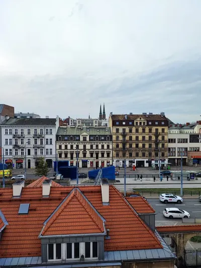 Apartament z duszą przy metrze z widokiem na katedrę - miniatura 5