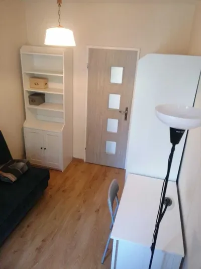 Jednoosobowy pokój do wynajęcia na ul. Popiełuszki 7 - miniatura 4