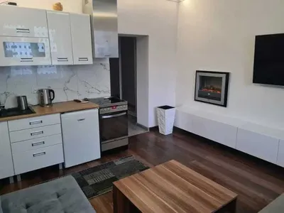 BEZPOŚREDNIO Wynajmę 30m * 2 pokoje Centrum Wysoki Standard Niski czynsz