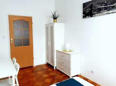 Ładny pokój jednoosobowy. Wynajmę duży pokój w centrum. ul Niecała 4. - miniatura 3