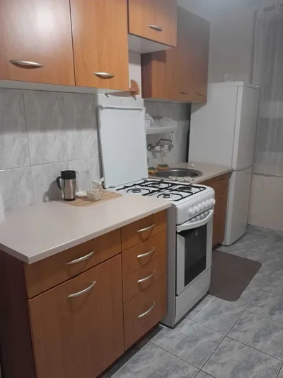 Sympatyczna i czysta kawalerka do wynajęcia LSM - miniatura 3