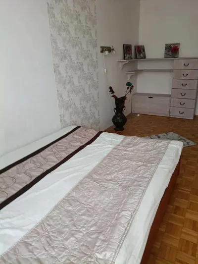 Wynajmę 2 pokojowe mieszkanie z miejscem parkingowym - miniatura 2